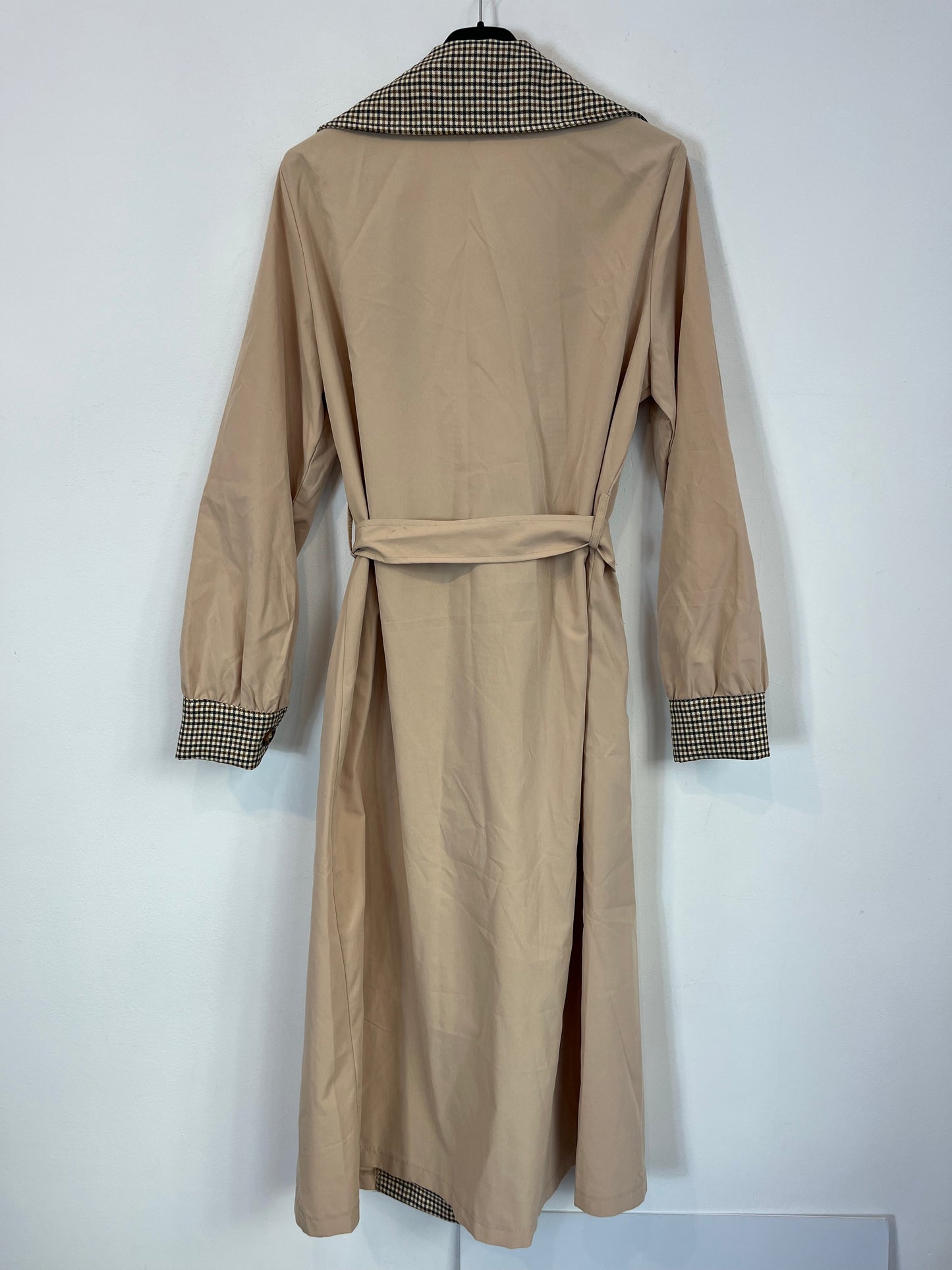 OTRAS. Gabardina beige detalles cuadros Tu(S)