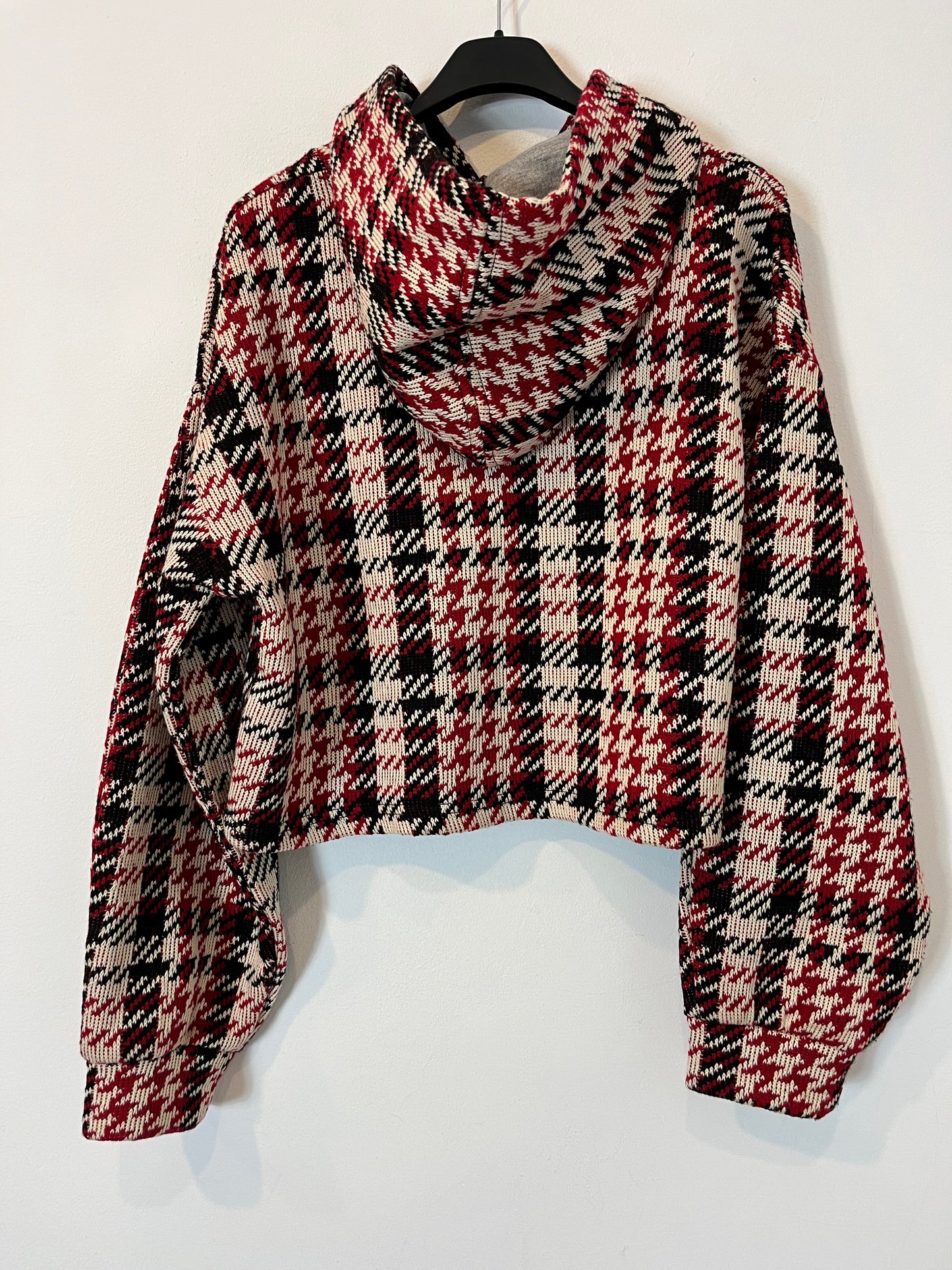 BERSHKA. Jersey capucha tricolor. T M