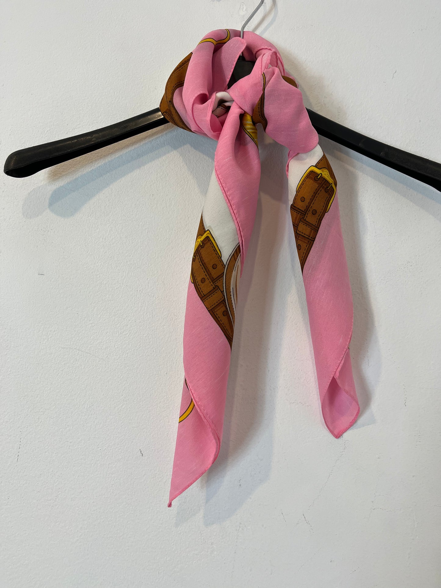 OTRAS. Pañuelo estampado cuerdas