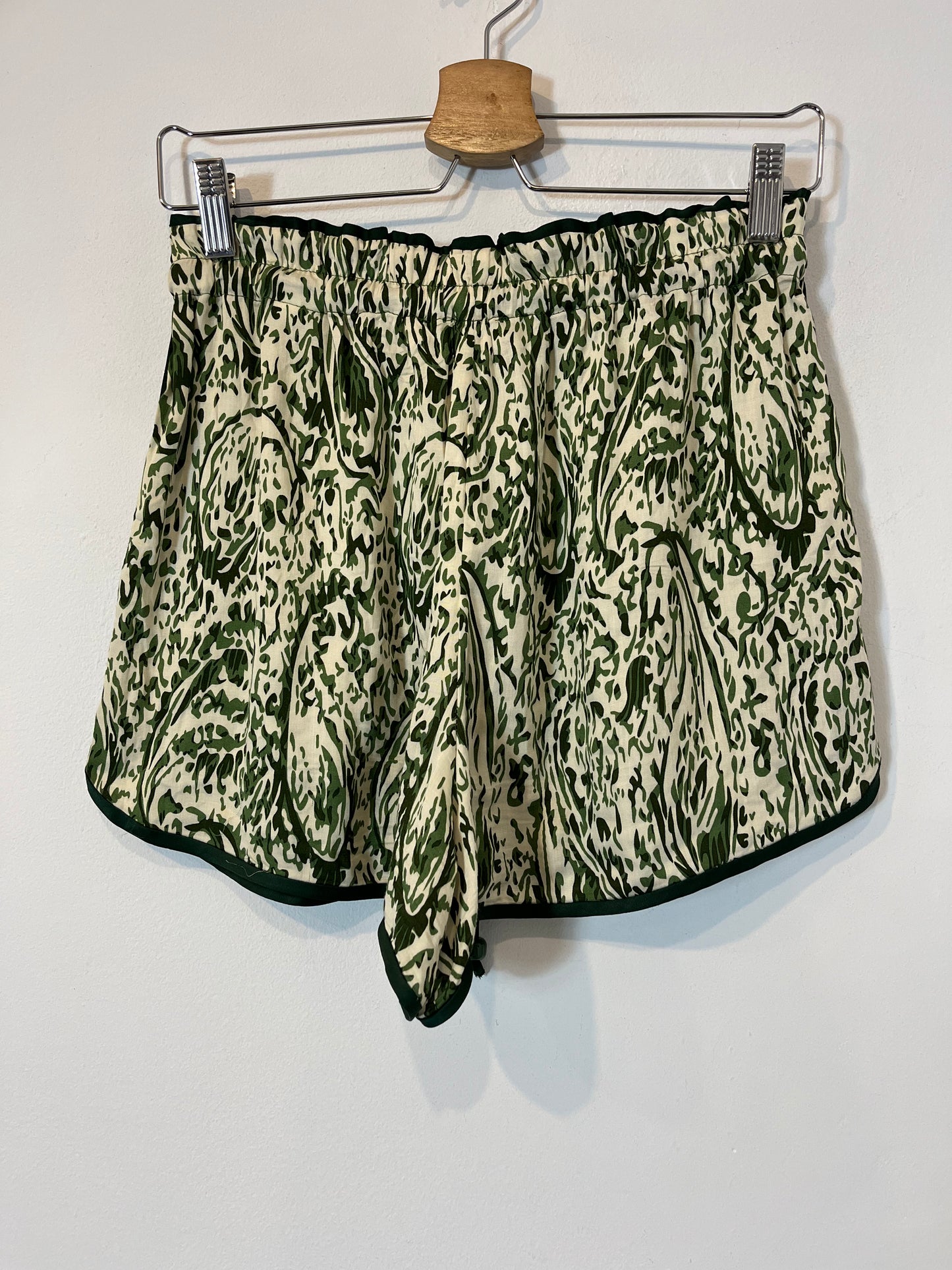 ZARA. Pantalón corto estampado T.xs