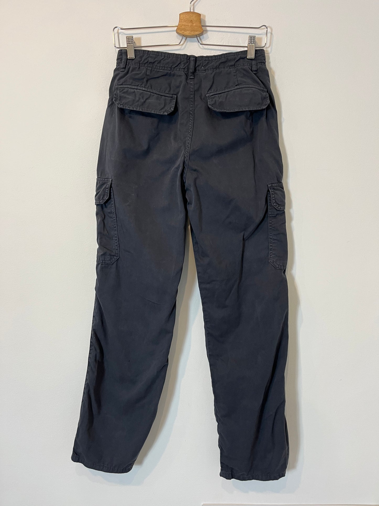 ZARA. Pantalón cargo azul T.36
