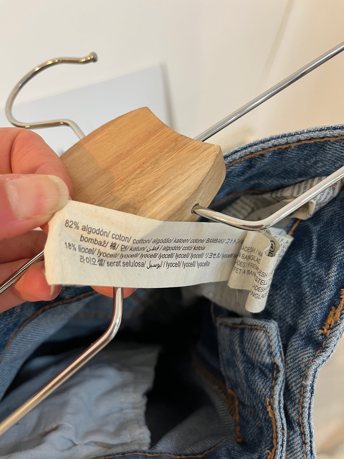 ZARA. Pantalón denim ancho T.40