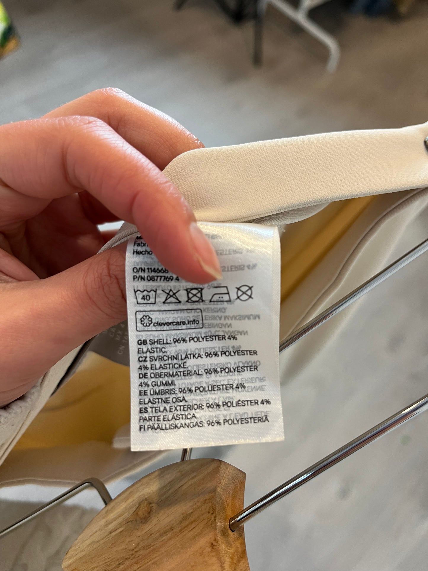 H&M. Flowy beige trousers S.36