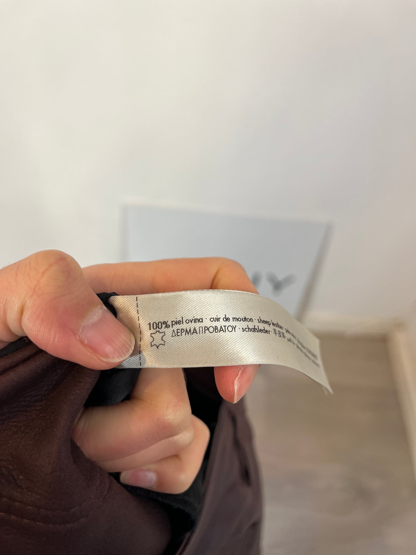 UTERQÚE. Pantalón marrón chocotate abotonado. T 36