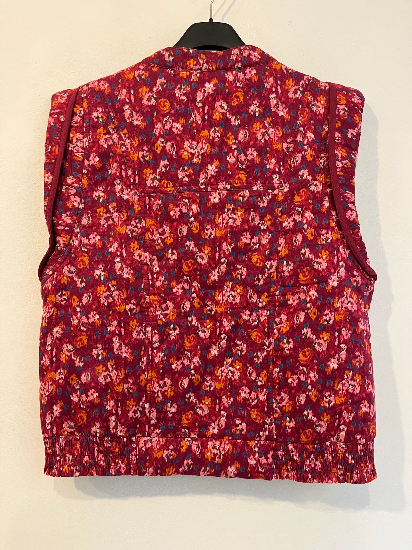 SÉZANE. Burgundy vest with TL print