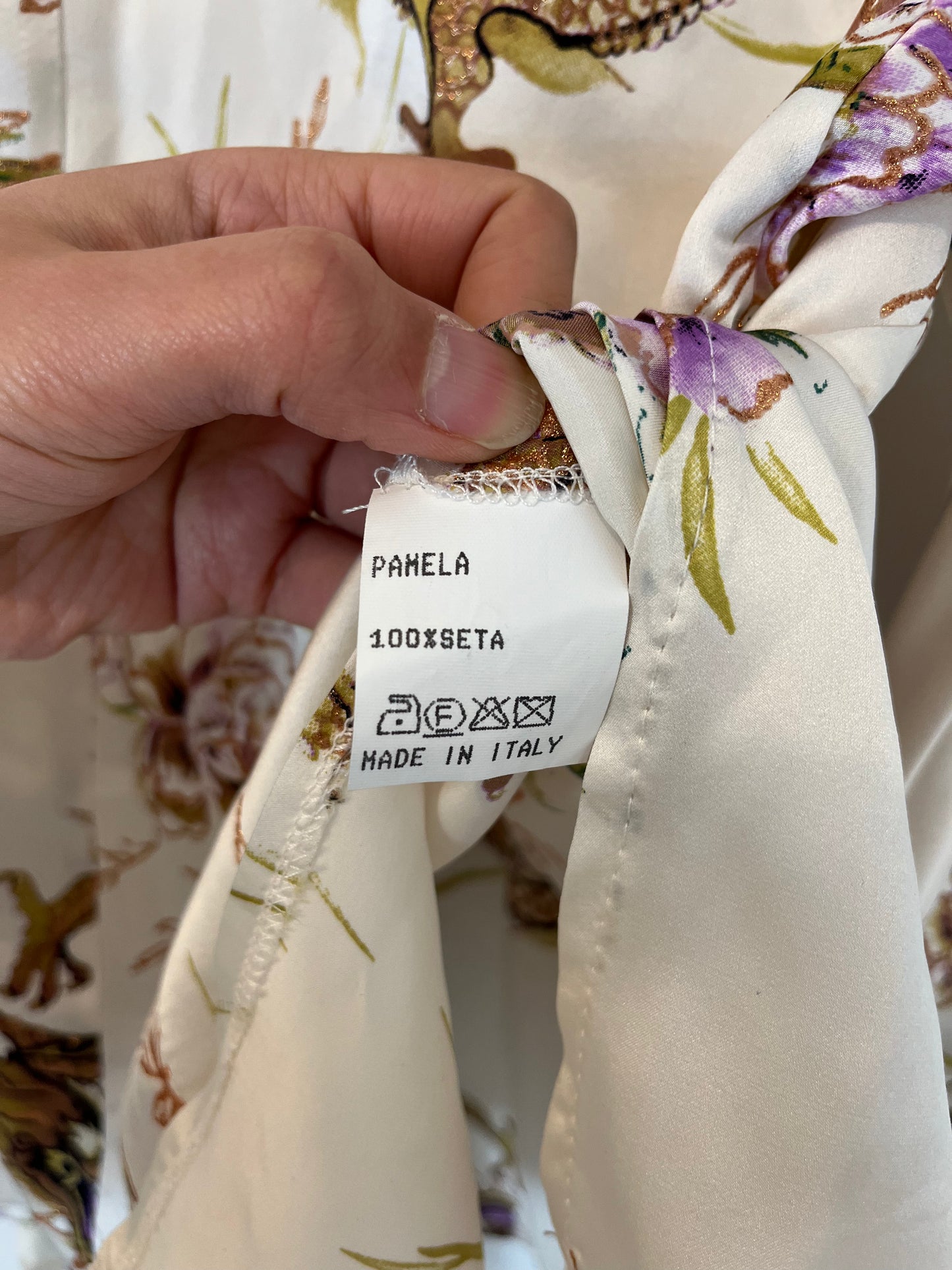 PAMELA MILANO. Blusa seda estampada cruzada. T S