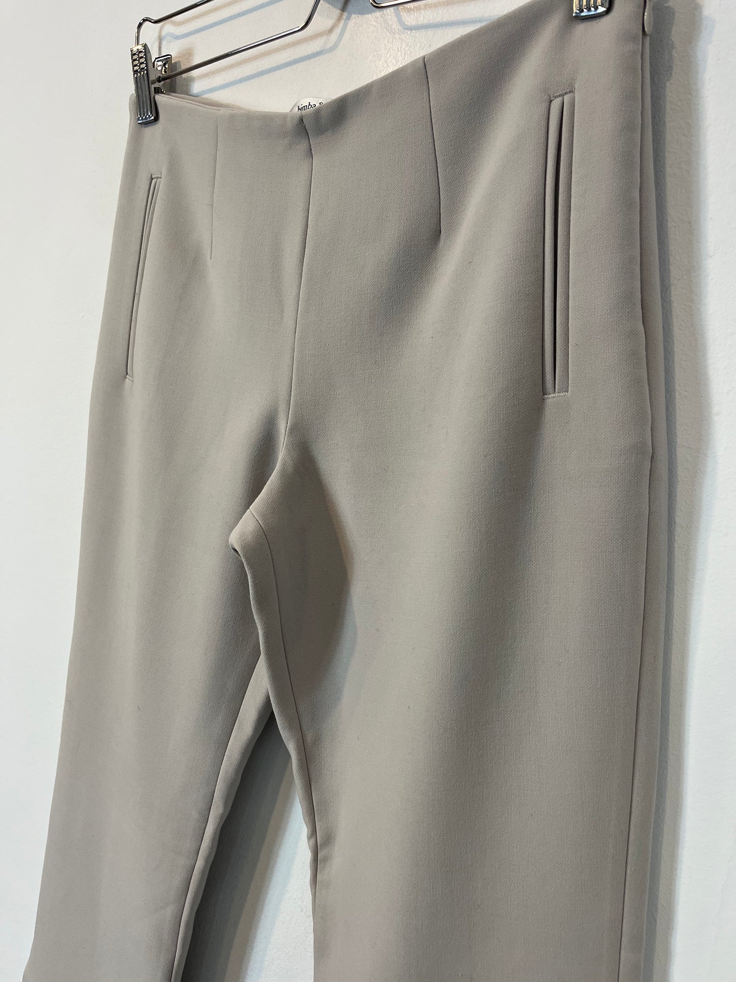 BIMBA Y LOLA. Pantalón de vestir gris claro. T 36