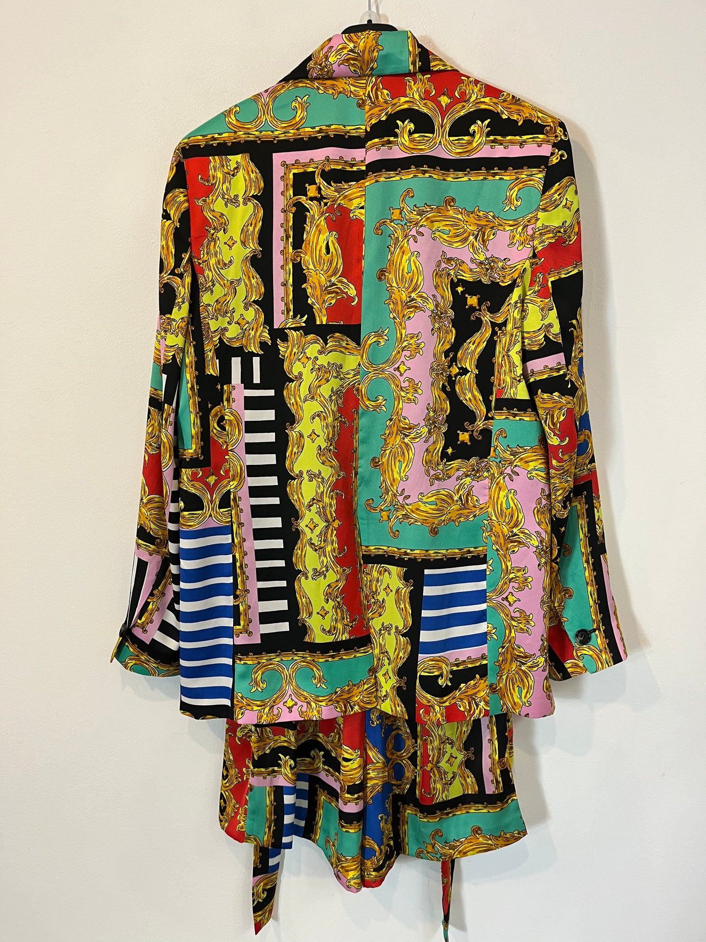 MANGO. Conjunto blazer y shorts T.xs/s