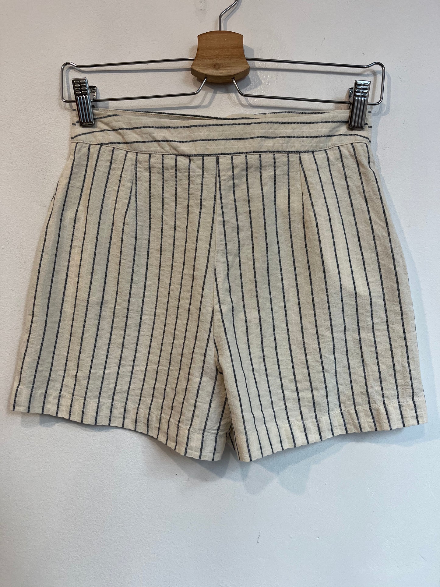 ZARA. Pantalón beige rayas. T.XS