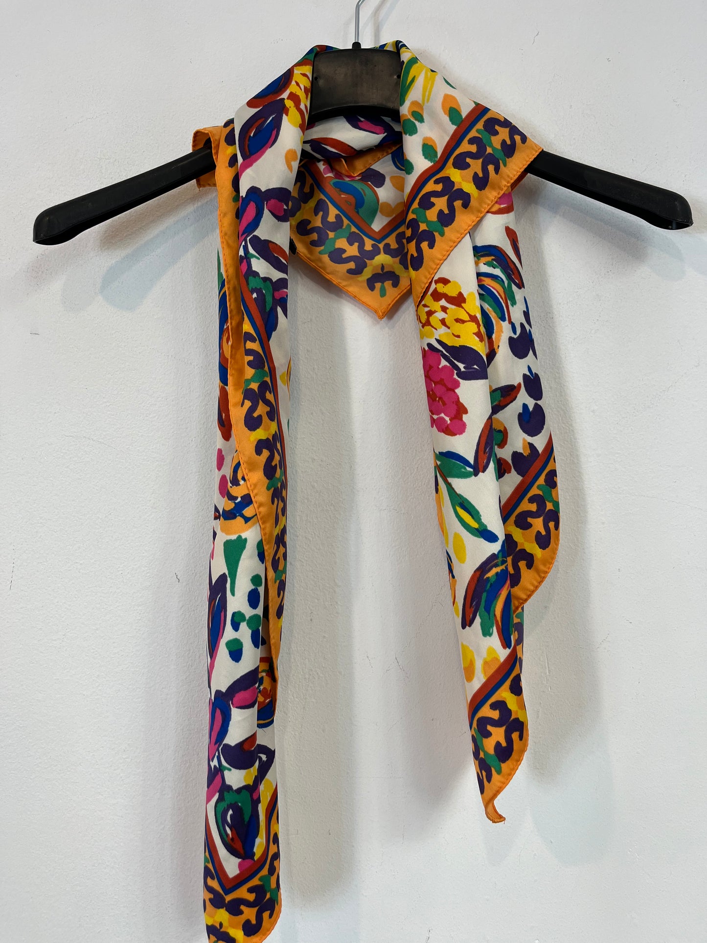 ZARA. Pañuelo flores colores