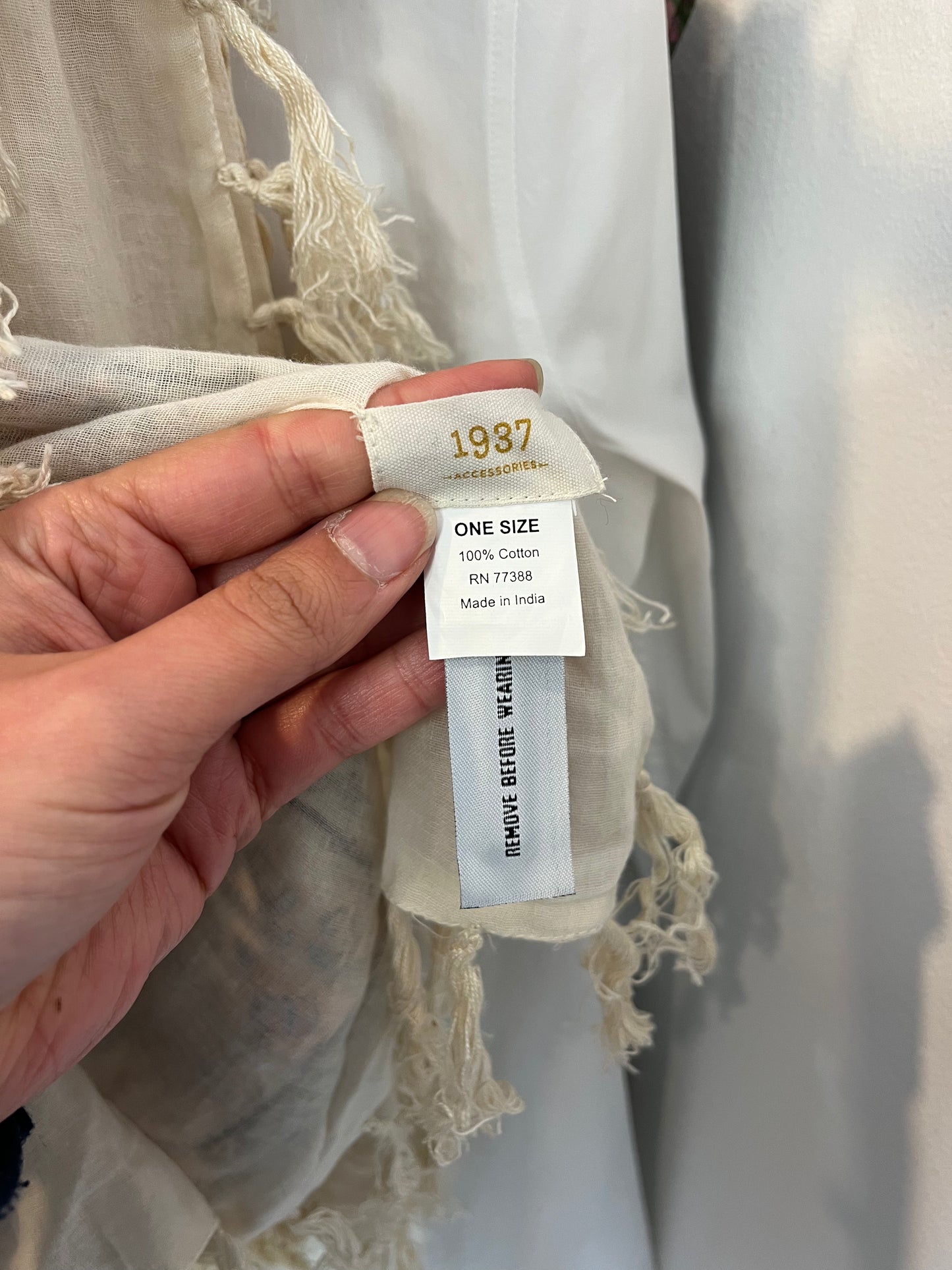 OTRAS. Pañuelo algodón detalles bordados