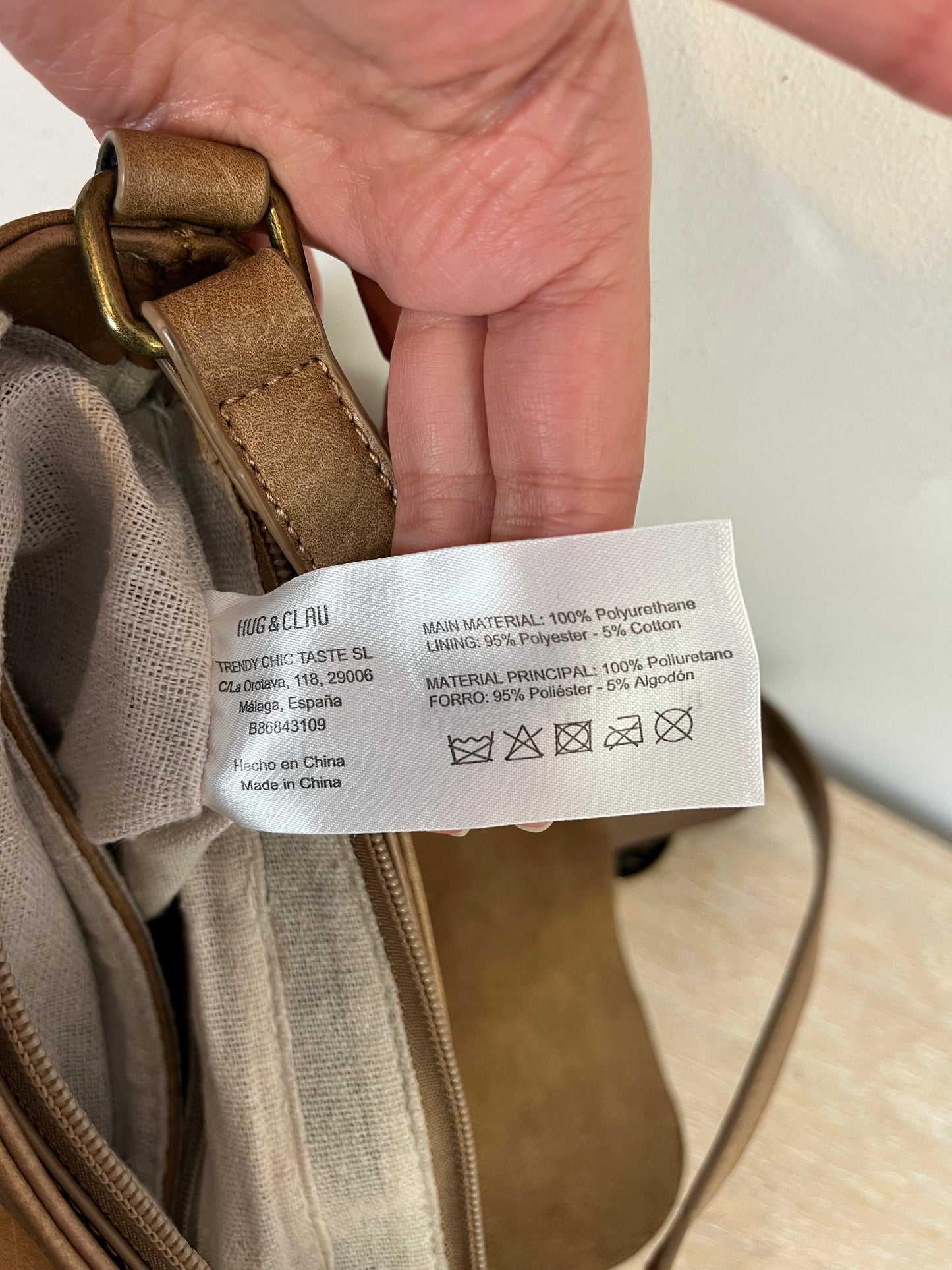 HUG&CLAU. Bolso marrón detalle hebilla