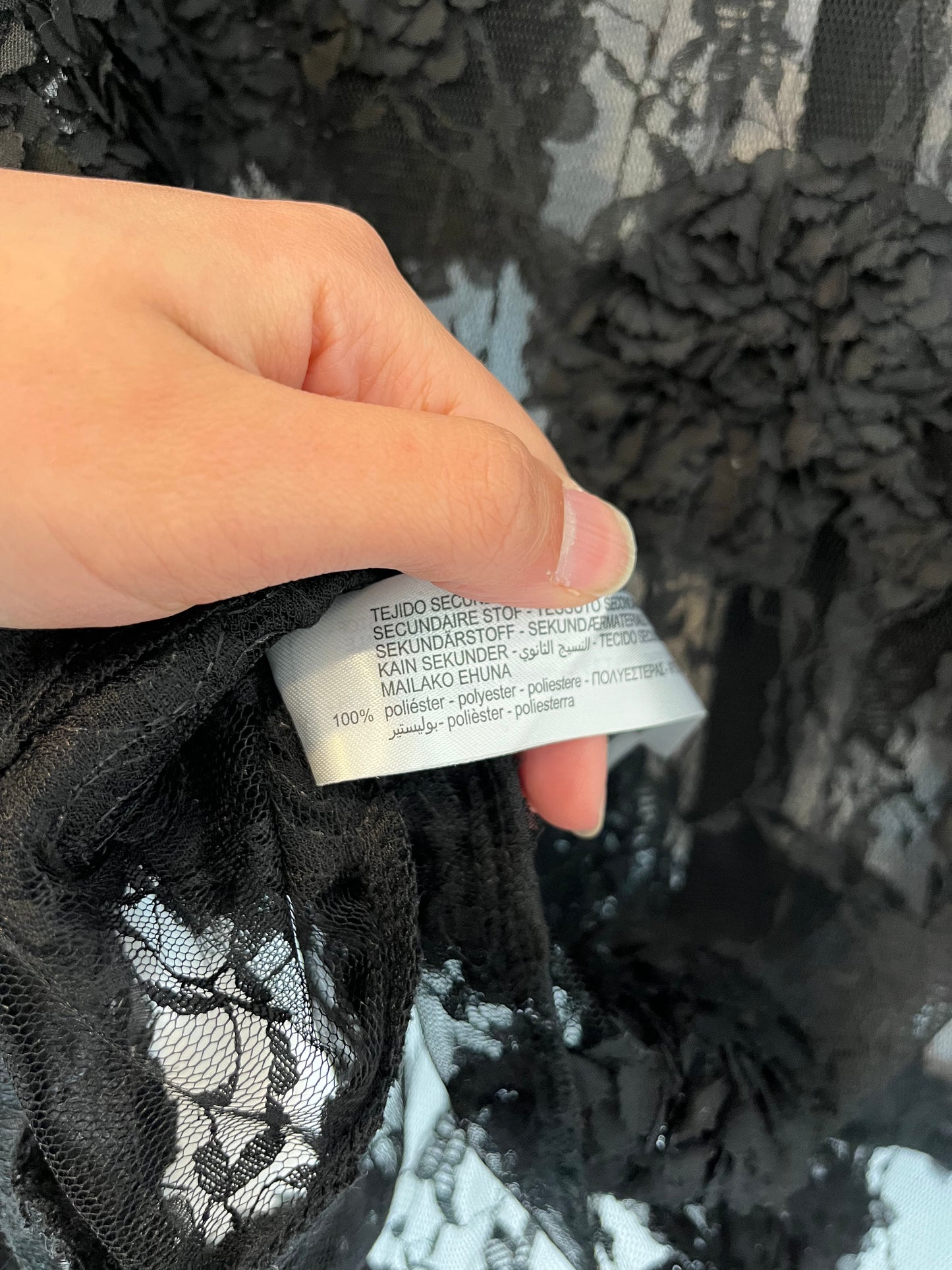 ZARA. Blusa negra flores textura. T S