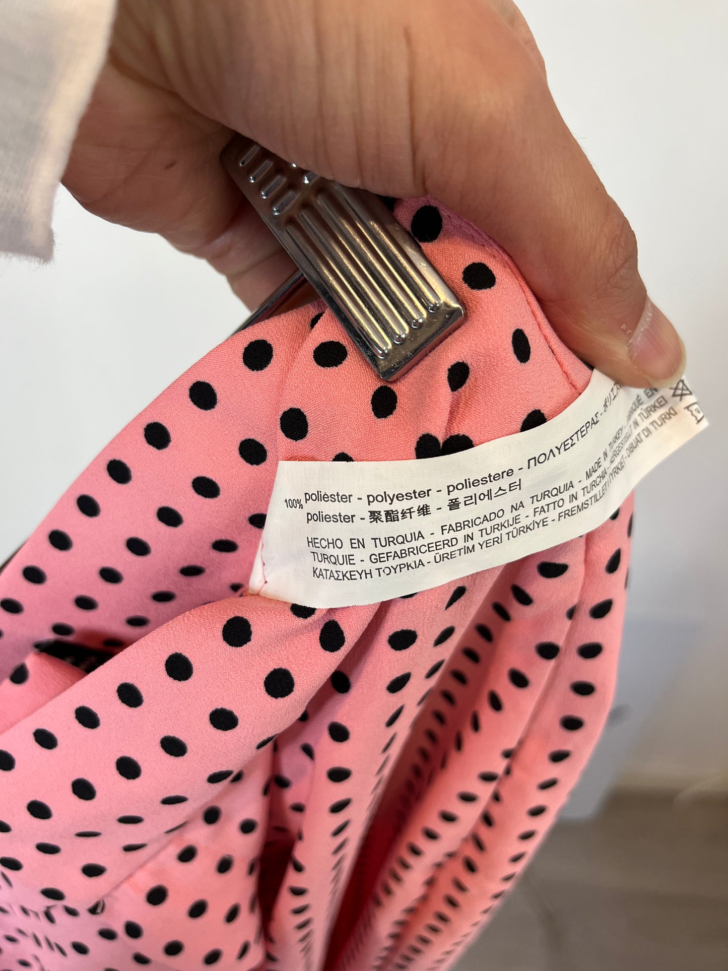 ZARA. Pantalón rosa lunares. T S