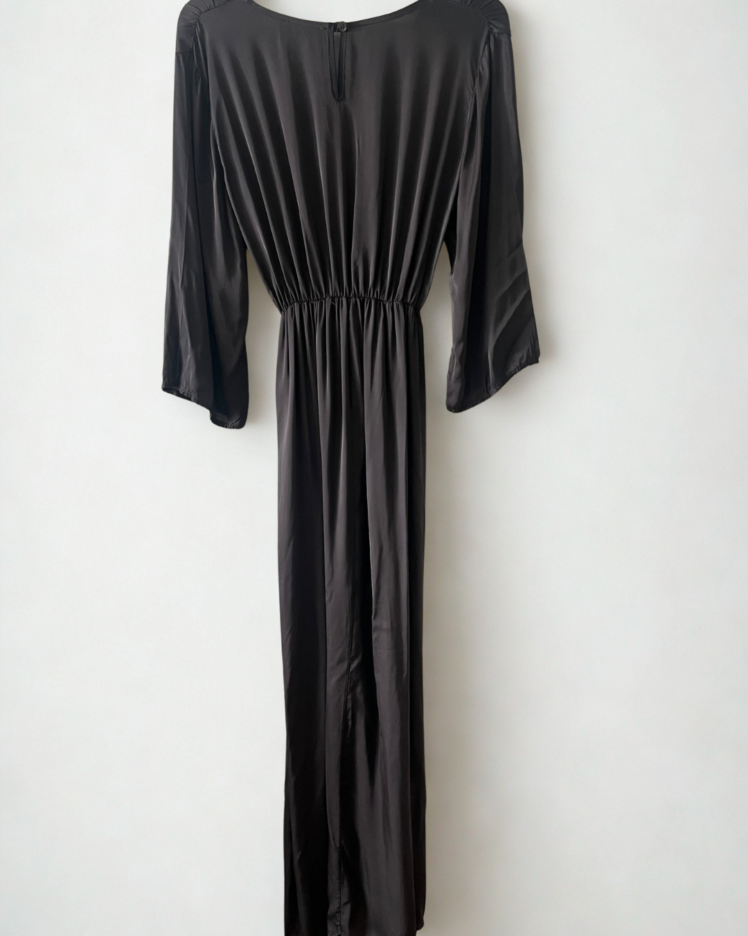 OTRAS. Vestido marrón con seda