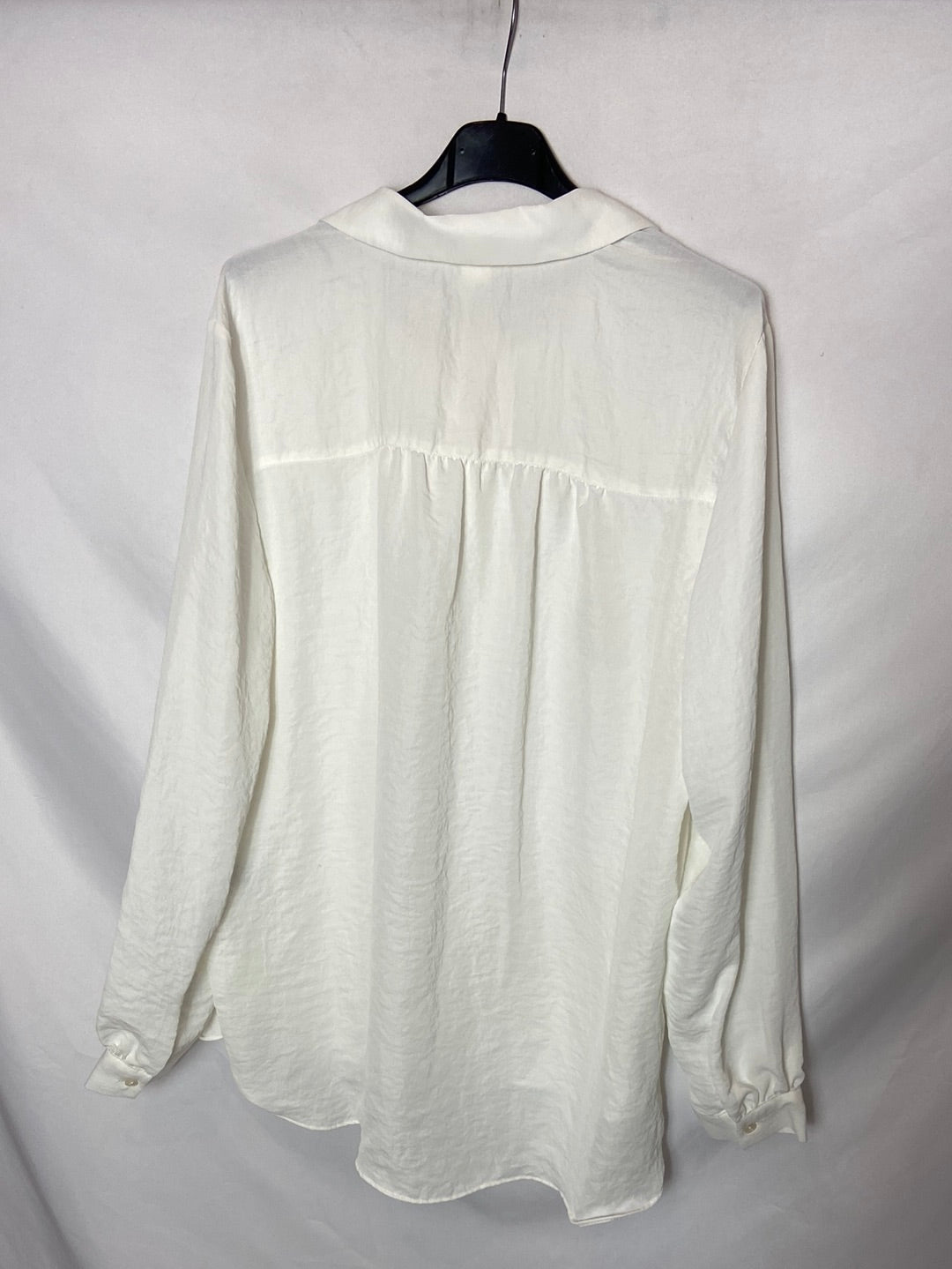 H&M. Flowy white shirt S.46