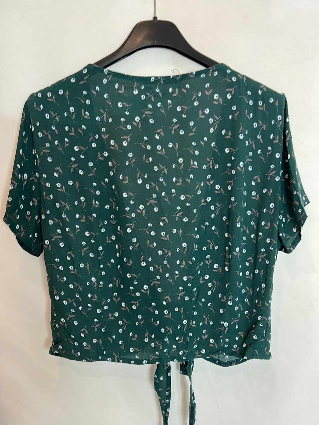 BRANDY MELVILLE. Top verde cruzado estampado. T S
