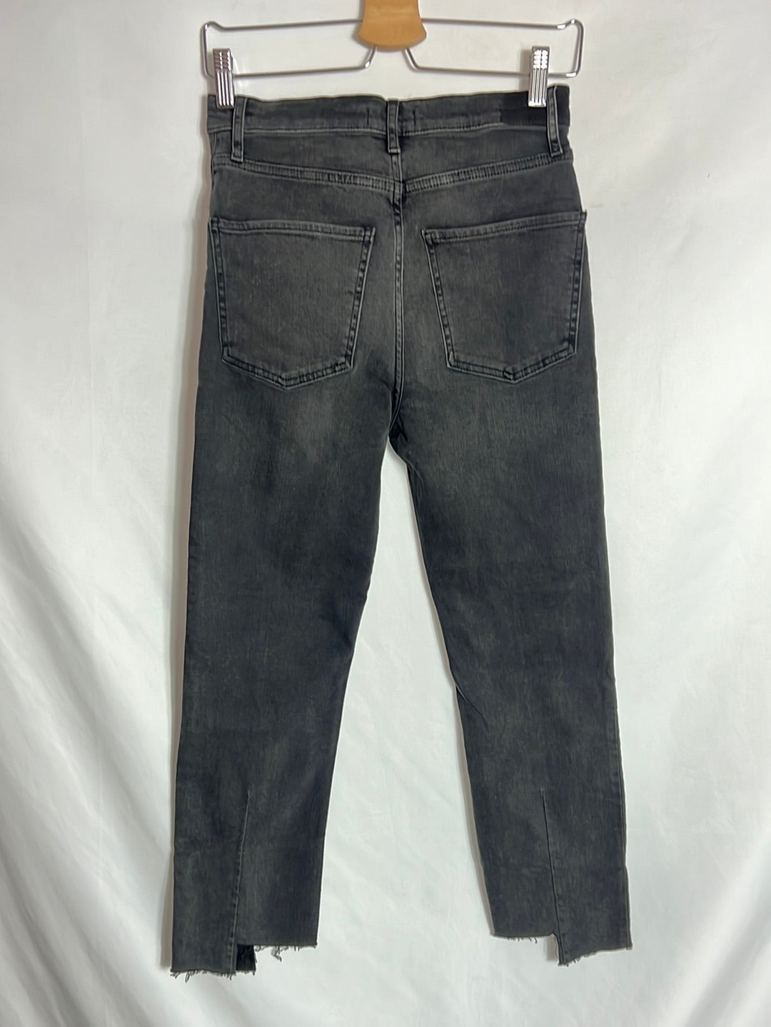 ZARA. Pantalón denim gris cremallera. T 34