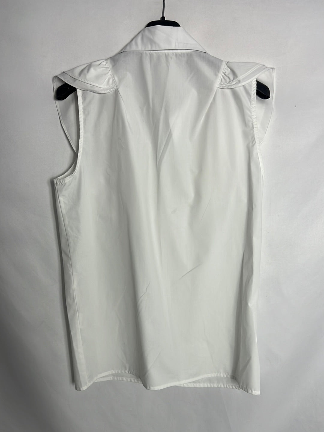 MAY. White sleeveless blouse with rhinestone detail. TM/L