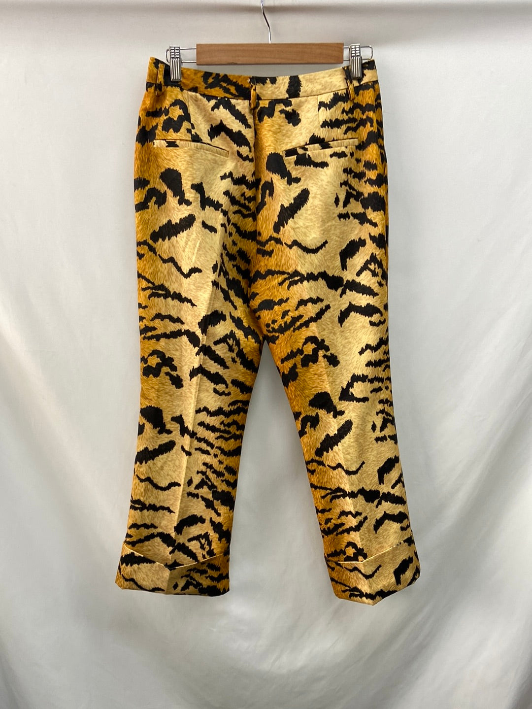 ESSENTIEL.Pantalones pinzas animal print T.38