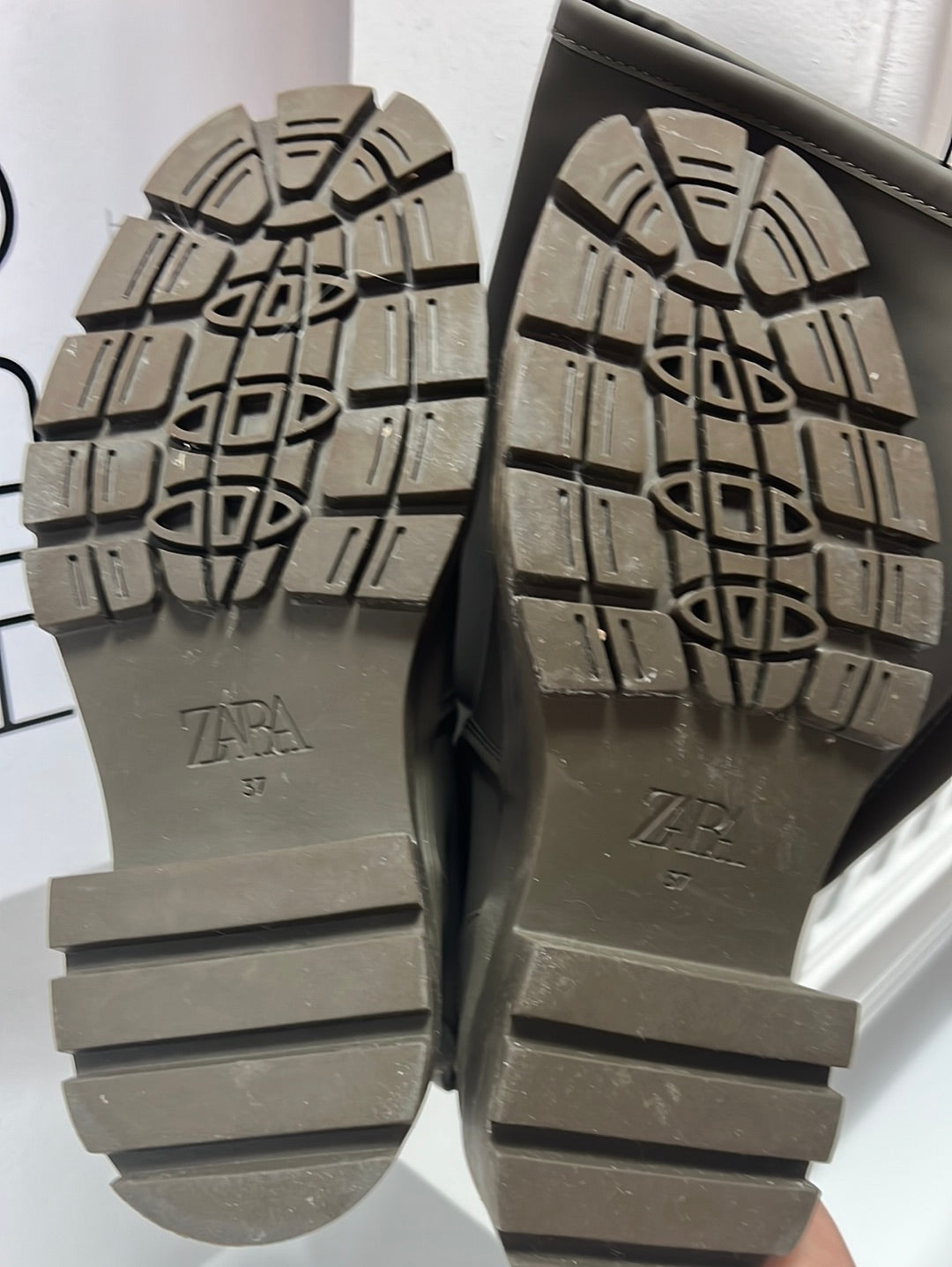 ZARA. Botas altas verdes plataforma. T 37 (tara)