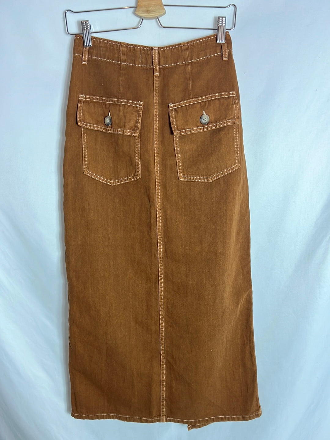 ZARA. Falda midi efecto tubo marrón. T S (tara)