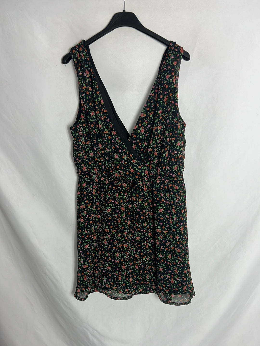 OTRAS. Vestido corto flores escote cruzado. T M