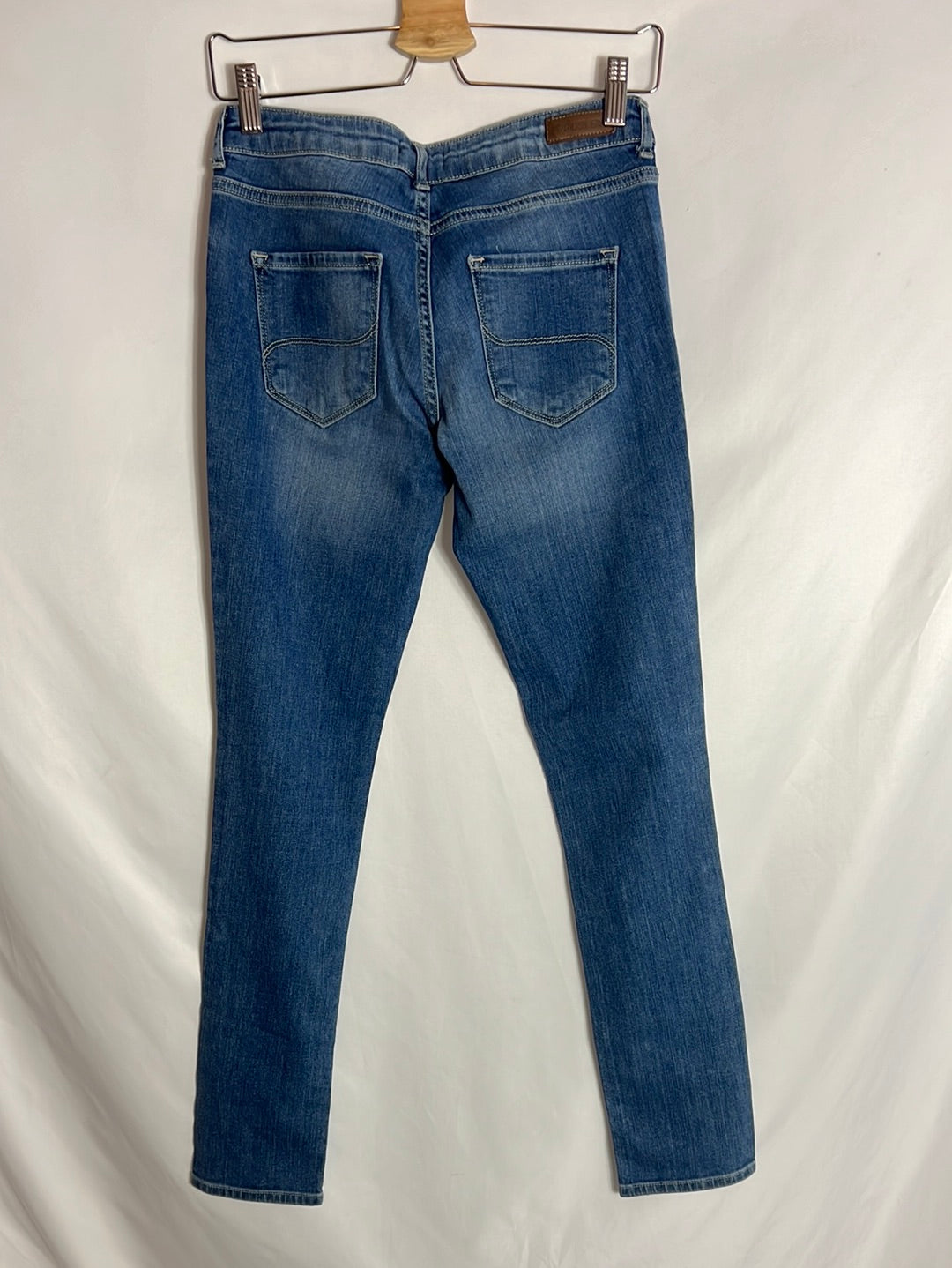 HEARTLESS JEANS. Skinny denim pants with seam detail. Size 26 (36)