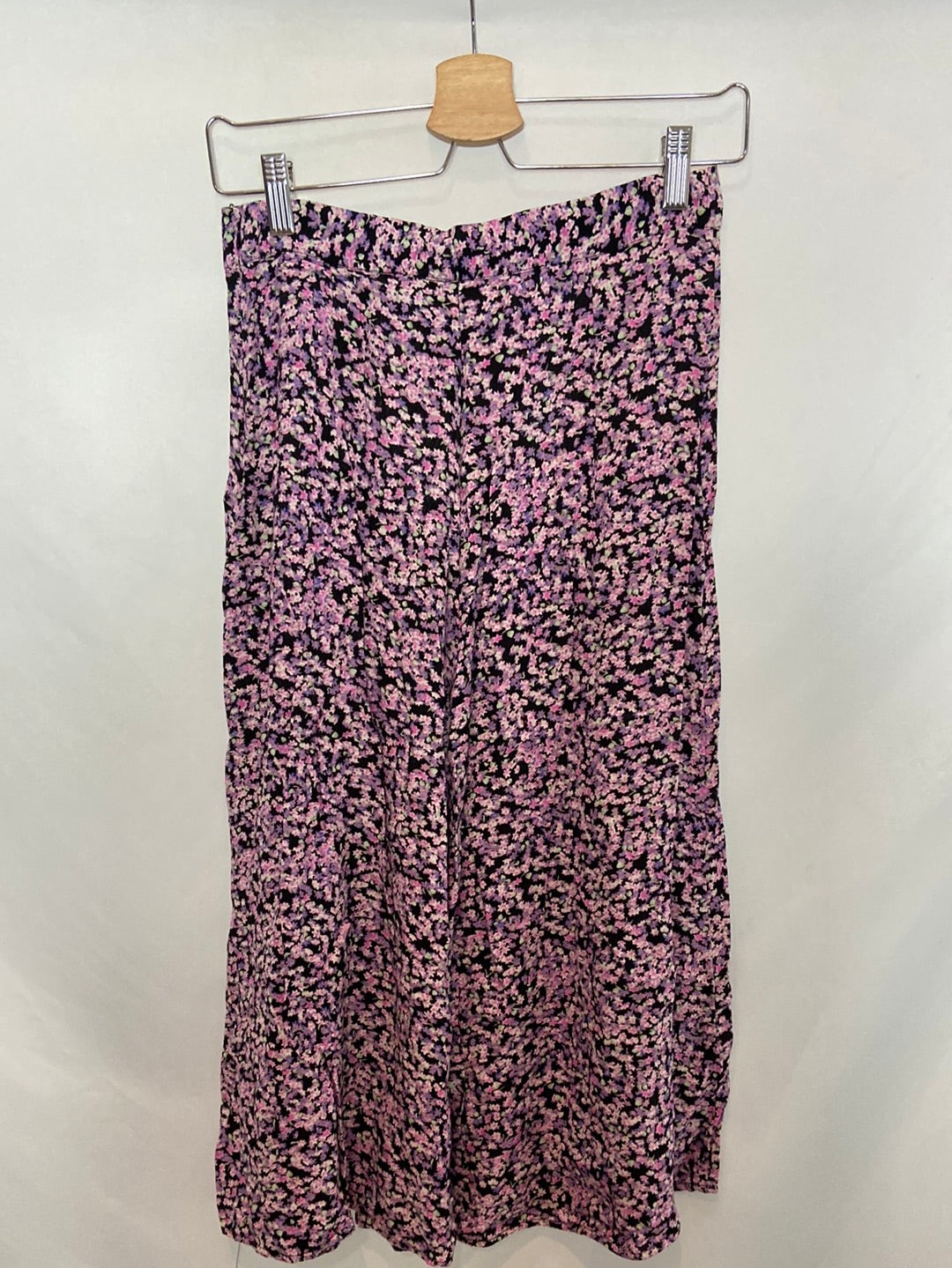 H&M. Floral midi skirt. Size 38