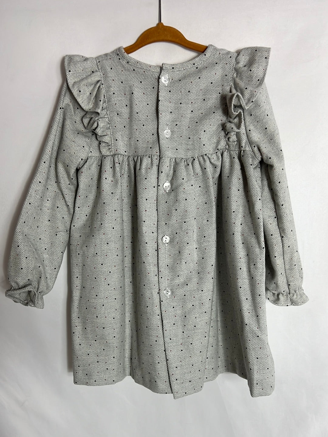 DOÑA CARMEN. Vestido gris textura mini topitos. T 4 Años