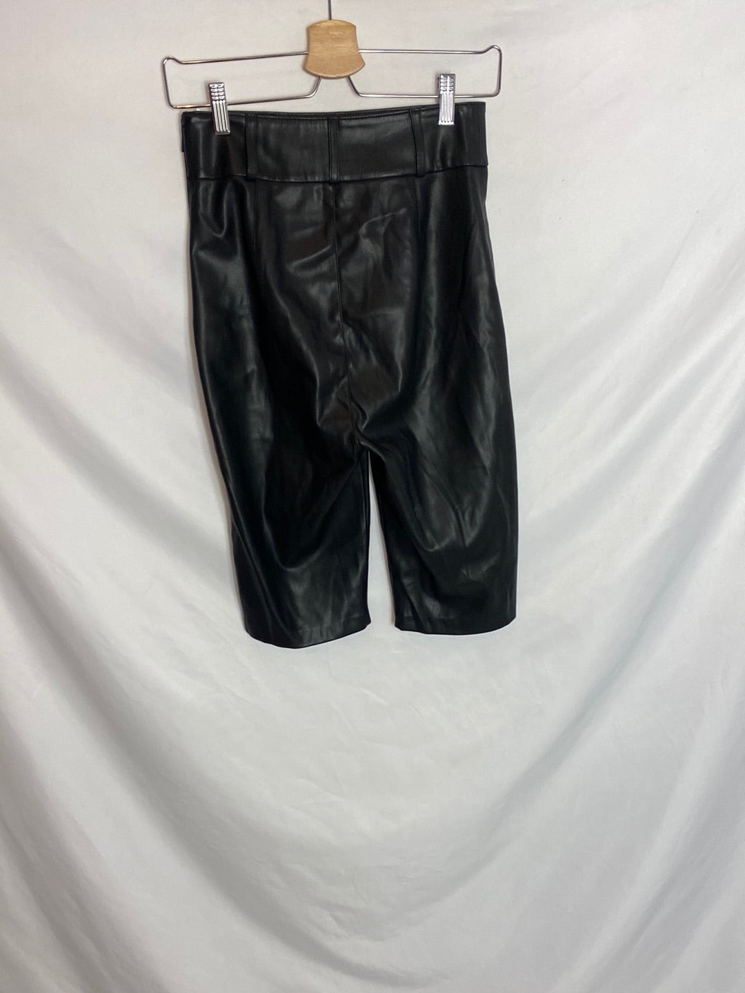 SFERA. Black faux leather Bermuda shorts. TS