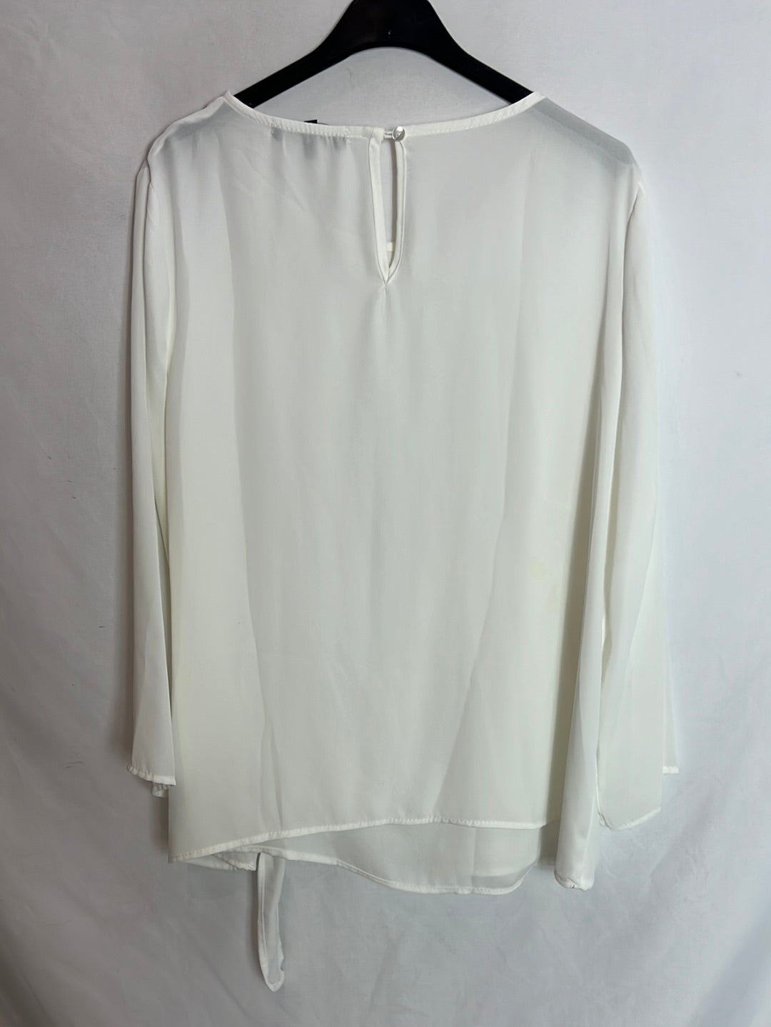 FESTA. Blusa blanca fluida lazada. T 48