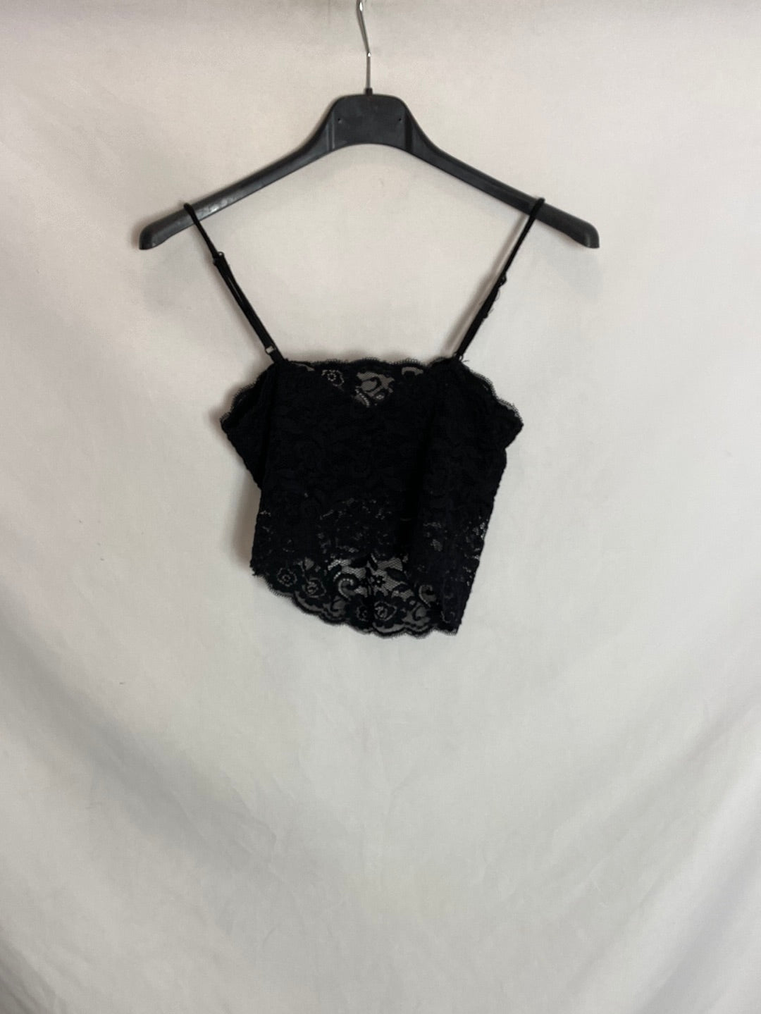 BERSHKA. Croptop lencero negro. T.S