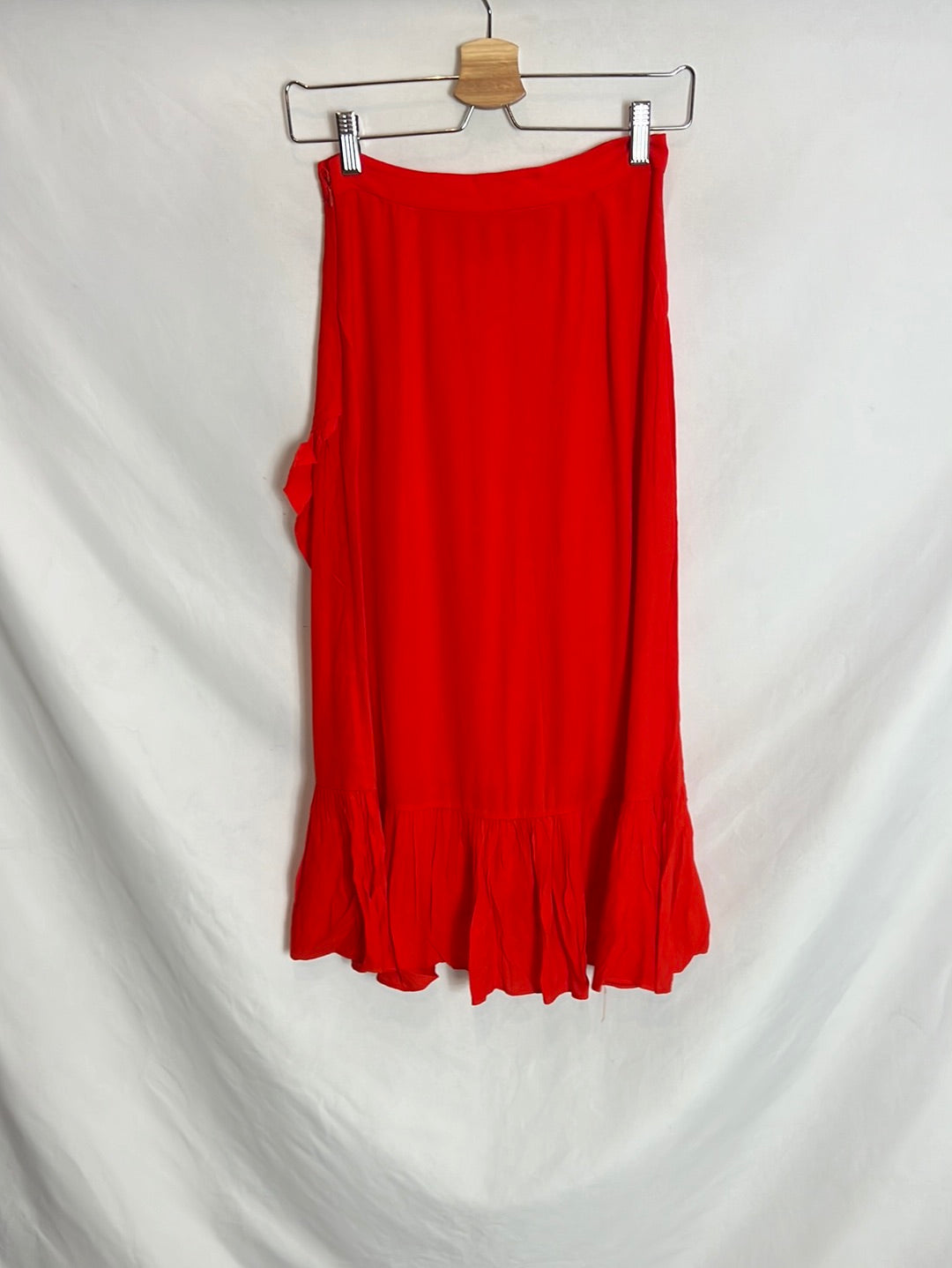 H&M. Red ruffled midi skirt. Size 34