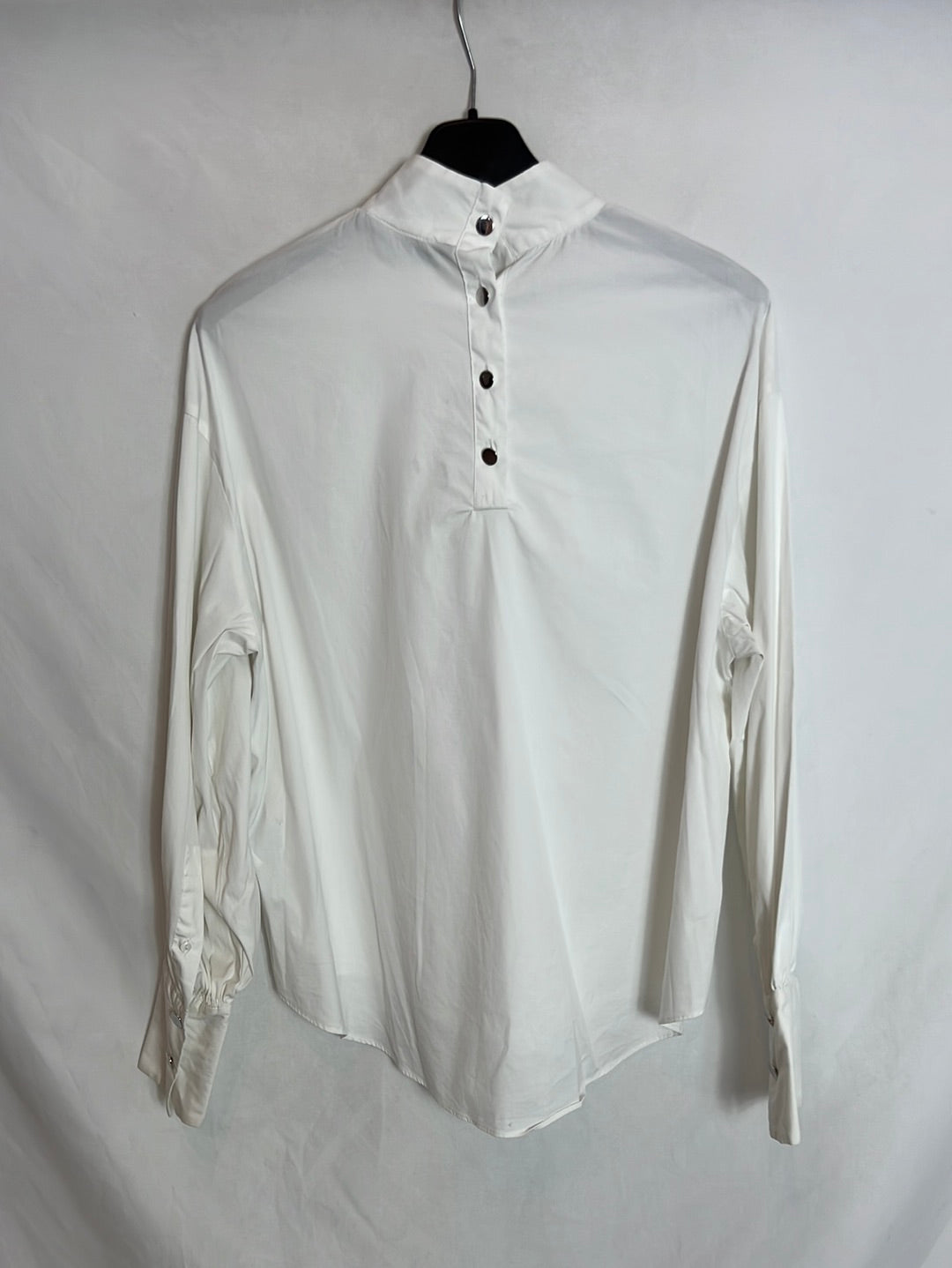 ZARA. Blusa blanca cuello perkins. T S