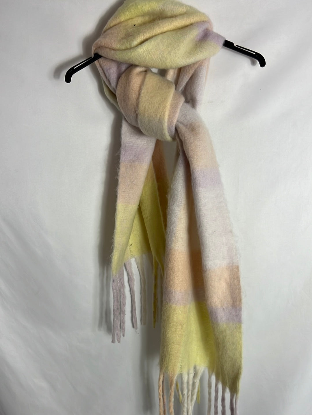 PIECES. Bufanda gruesa tonos pastel