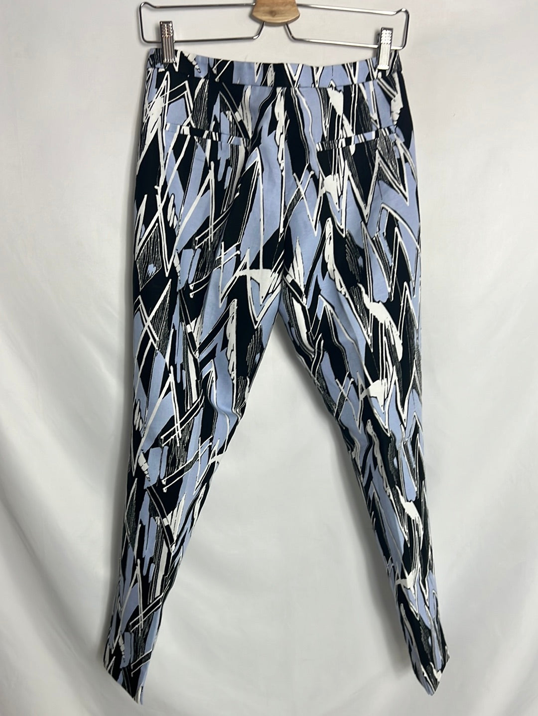 BIMBA Y LOLA. Printed pleated trousers. Size 36