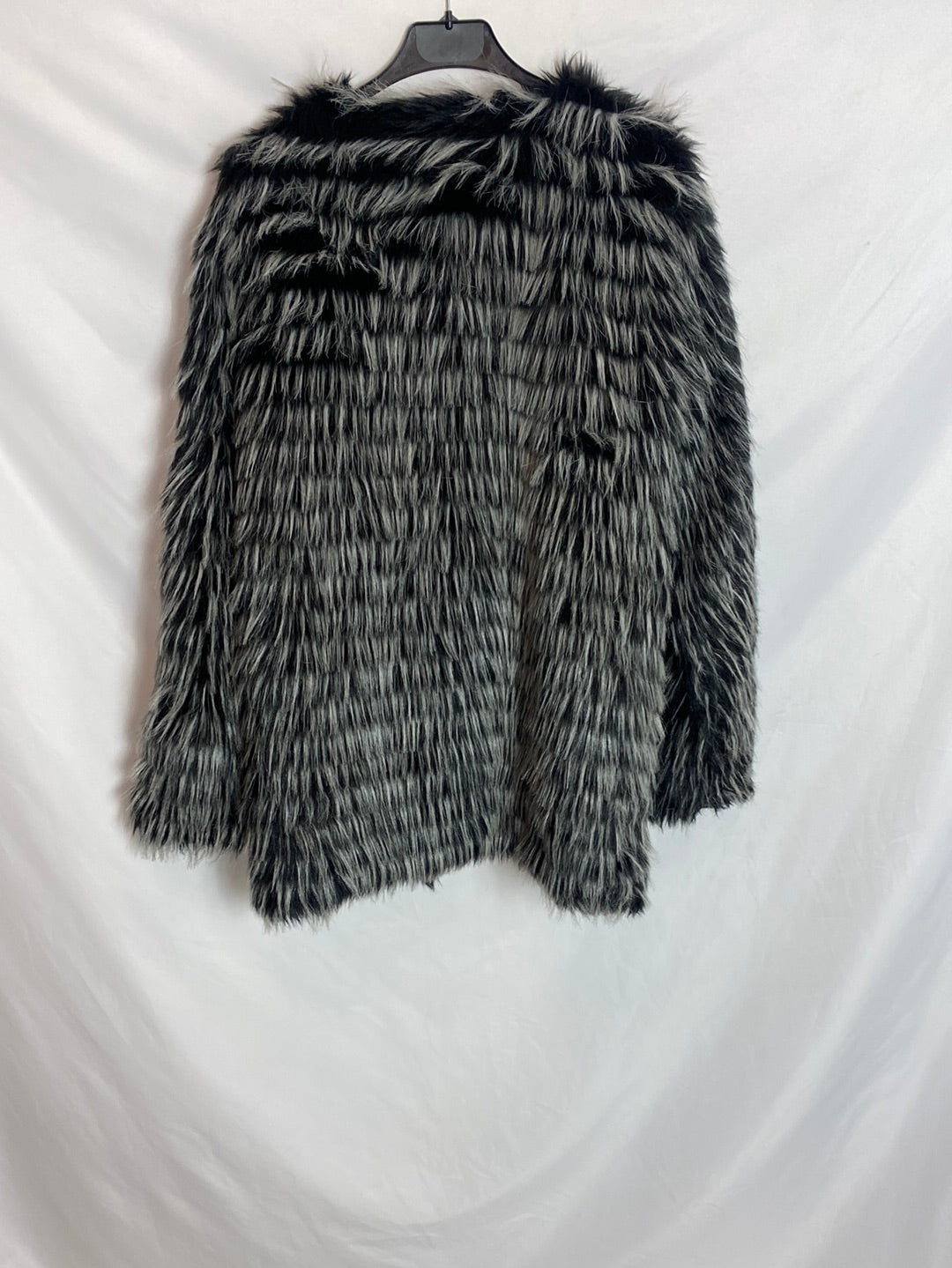 GLAMOROUS MEDIUM. Two-tone synthetic fur coat. YOU