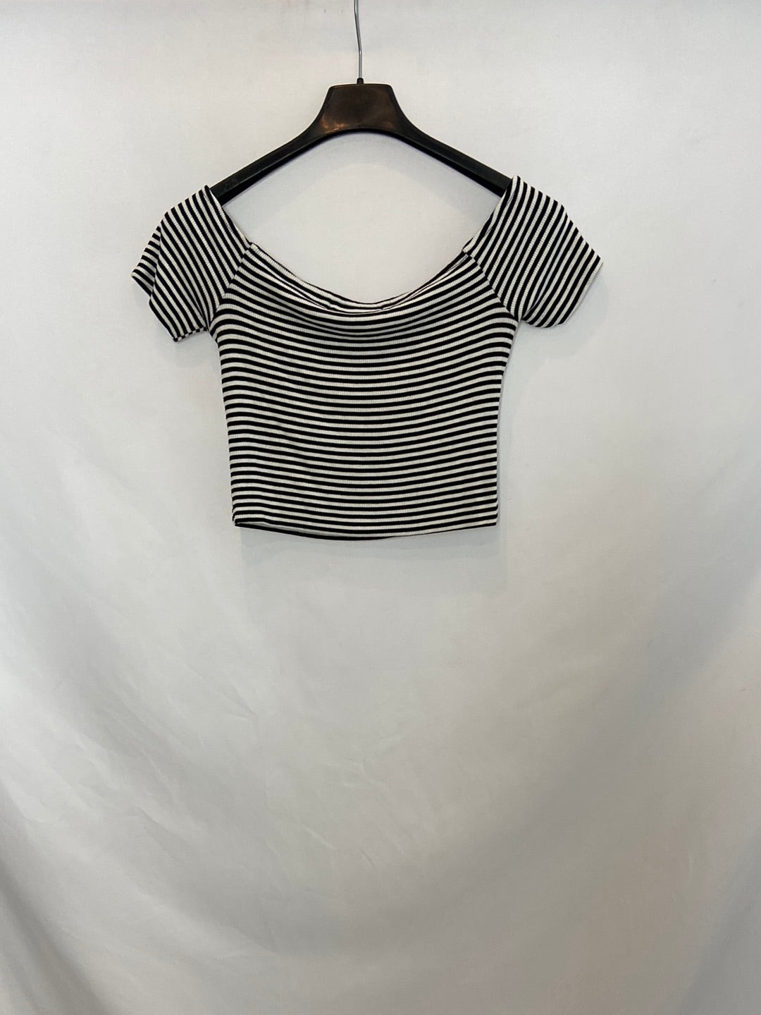 PULL&BEAR. Striped crop top Tm