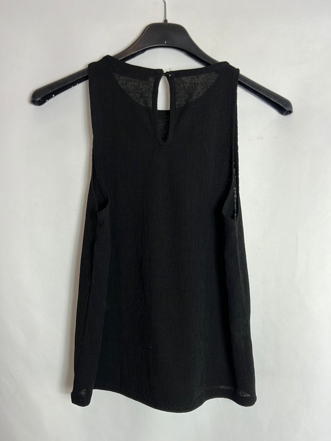 MANGO. Textured black top. TS