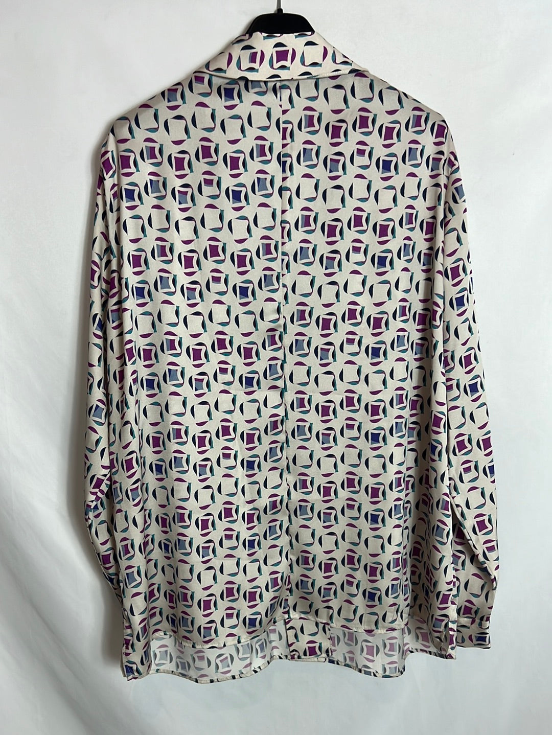 VIOLETA BY MANGO. Blusa satinada estampada . T L
