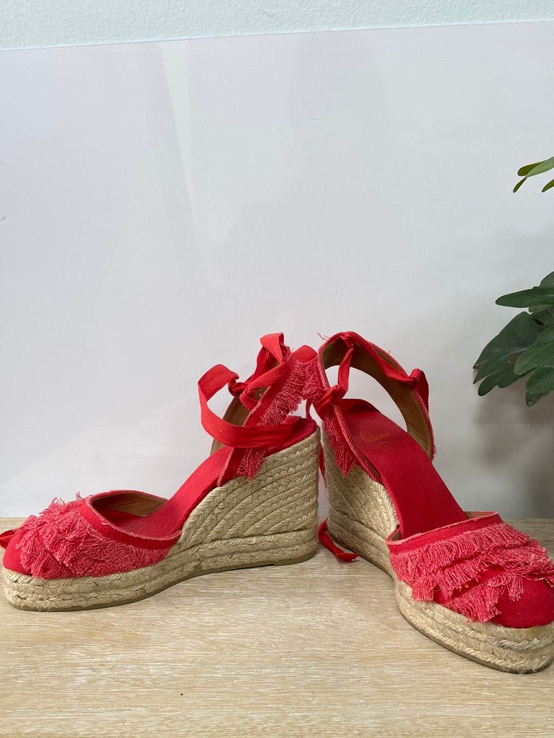 CASTAÑER. Cuñas rojas flecos T.37