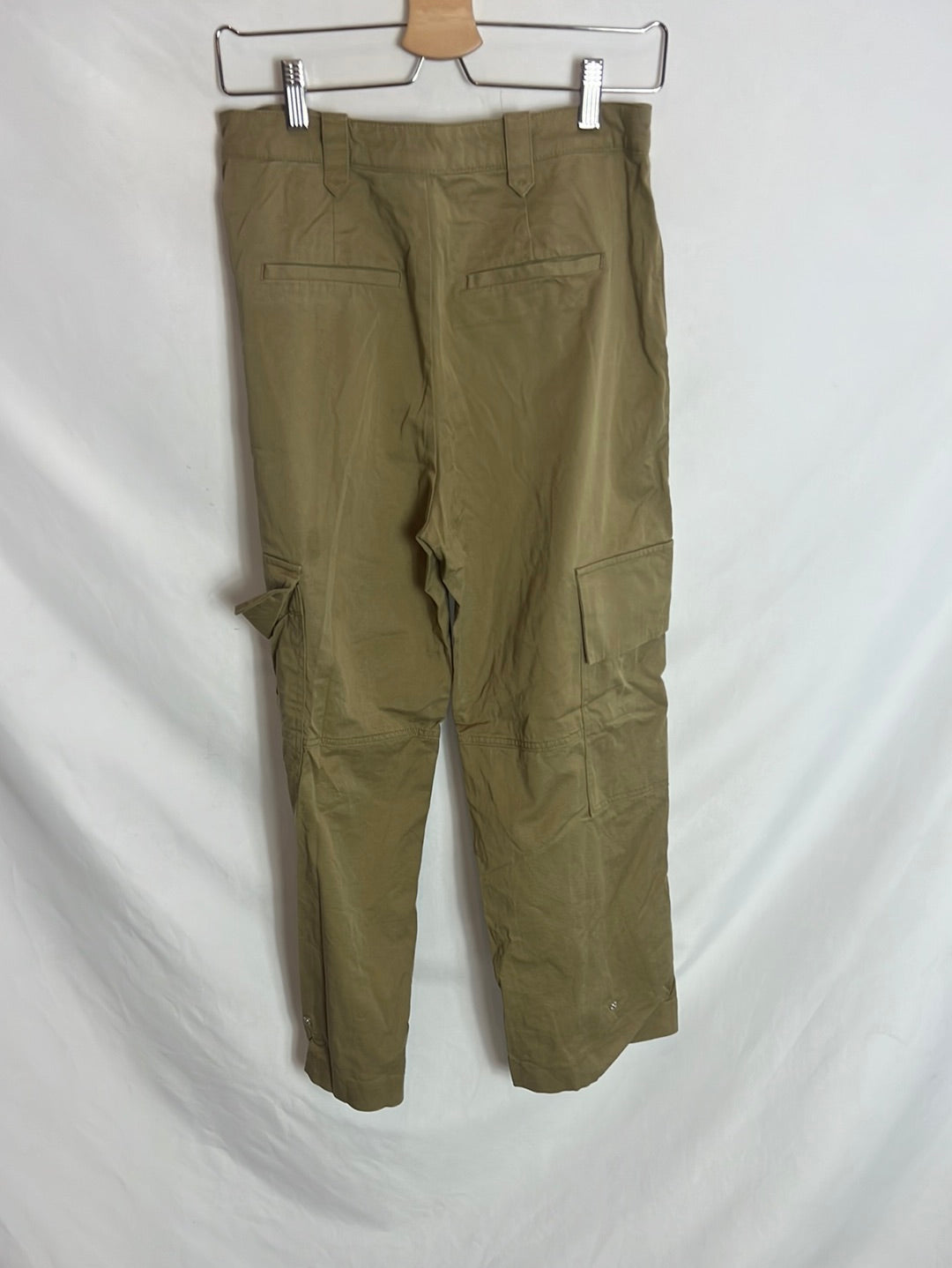 MANGO. Pantalones cargo. T.38
