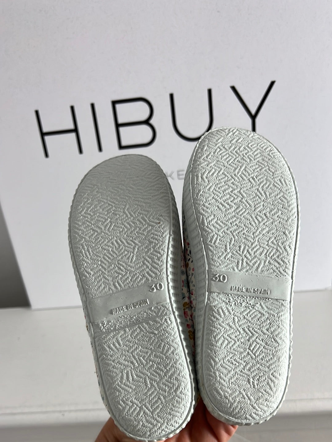 OKAA. Floral lace-up canvas sneakers. Size 30