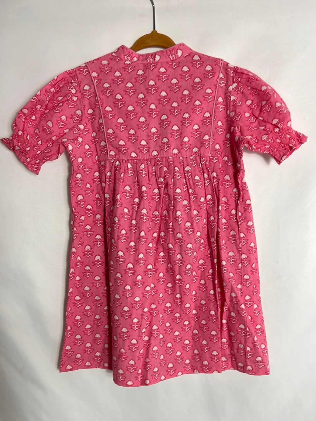 NÍCOLI. Vestido rosa flores blancas. T 6 años