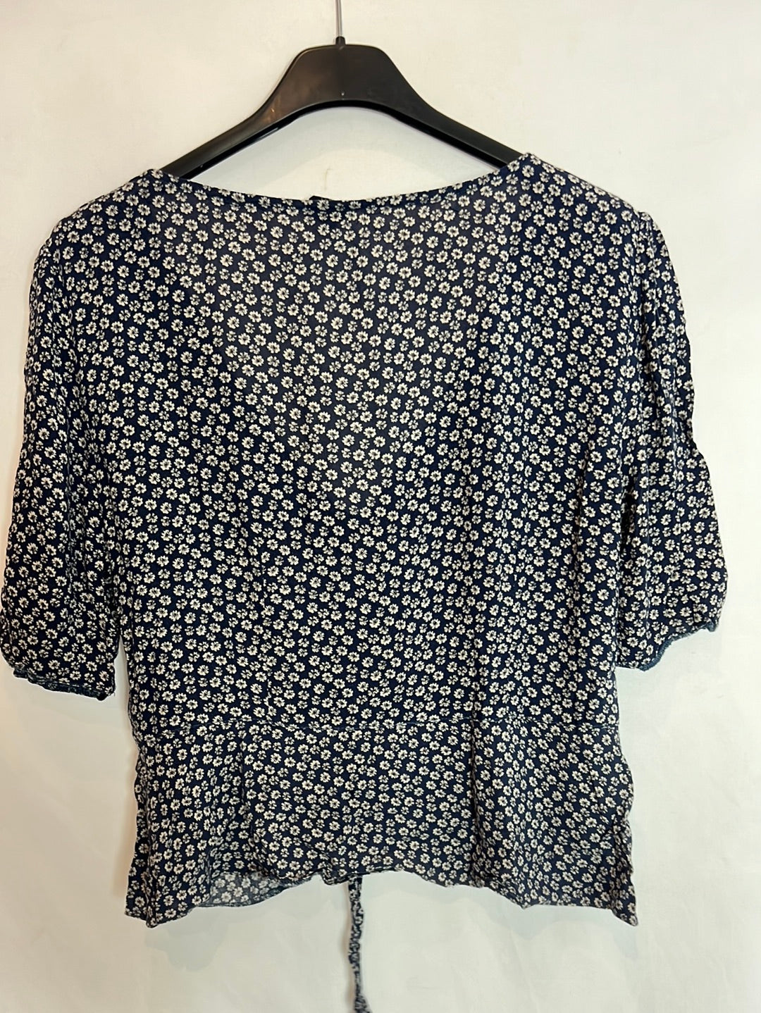 URBAN OUTFITTERS. Fluid blue floral print top. T.S.