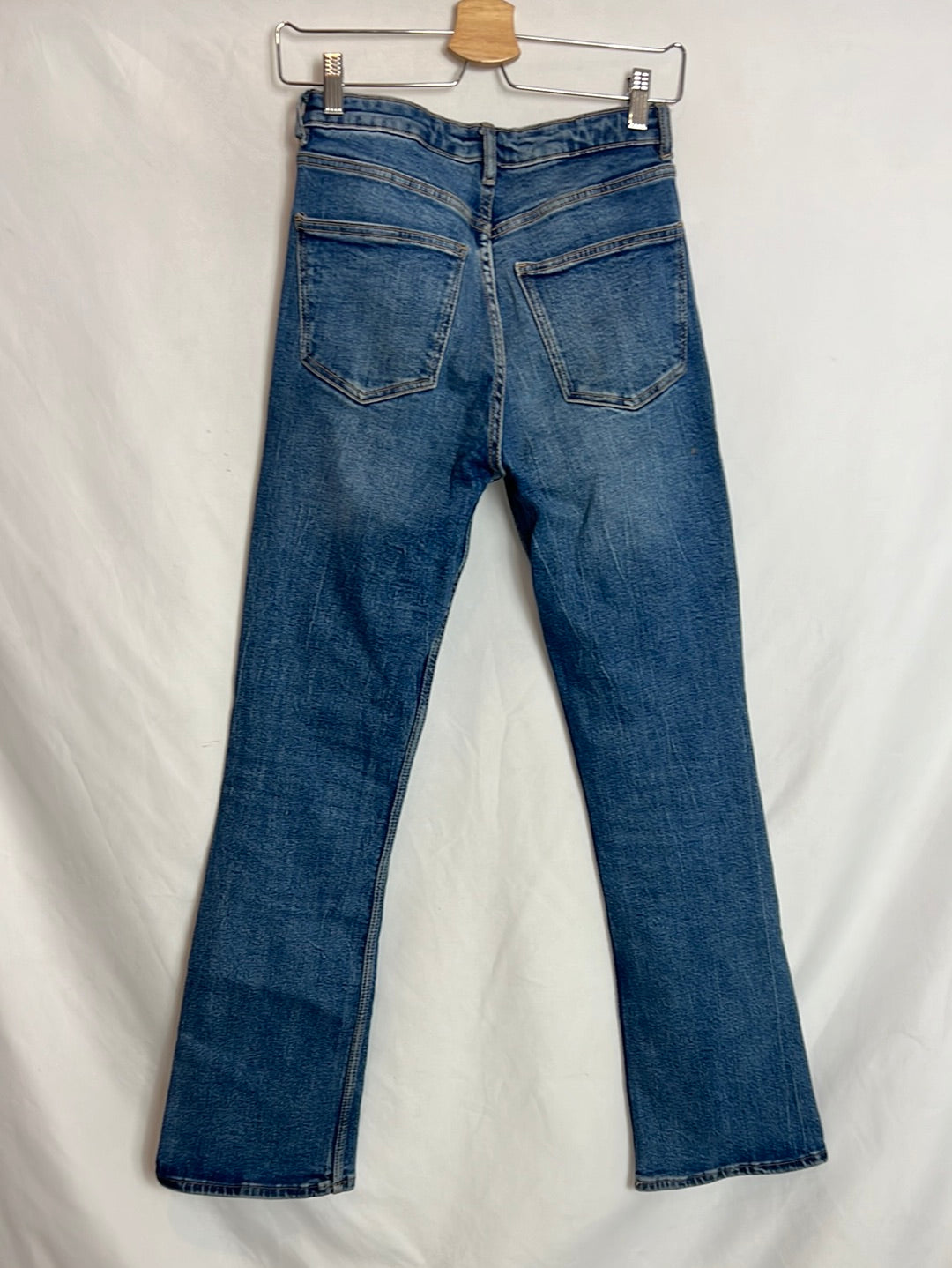 ZARA. Pantalón denim acampanado. T 36
