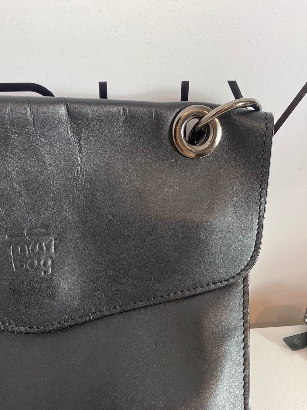 OTRAS. Bandolera negro piel