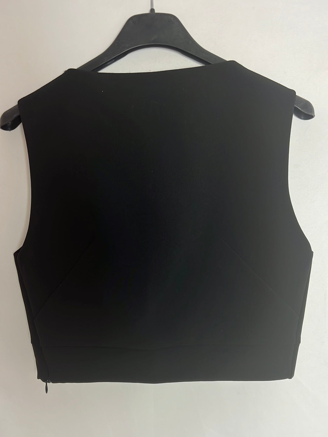 RIVER ISLAND. Crop top negro asimétrico. T S