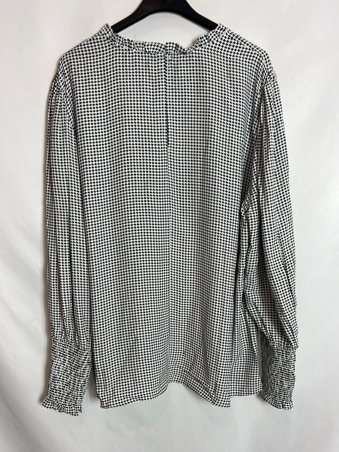 ZARA. Flowy houndstooth blouse. XXL